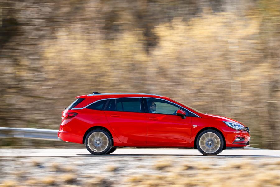  Vauxhall Astra Sports Tourer BiTurbo 2016 года  (фото 12 из 30)